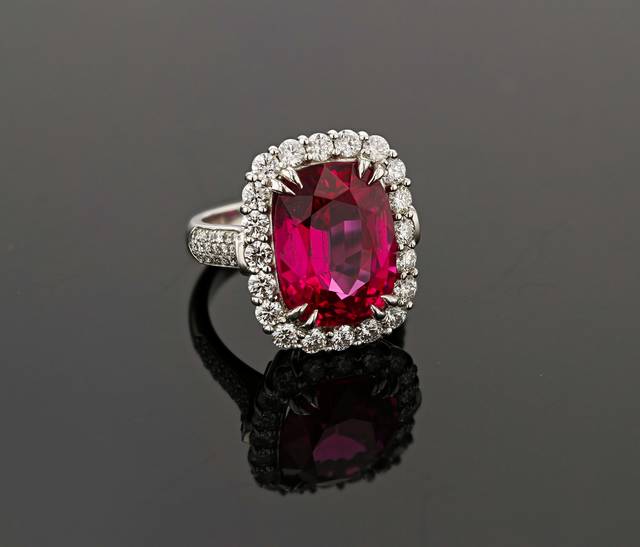 Spinel ring - Smithsonian Institution